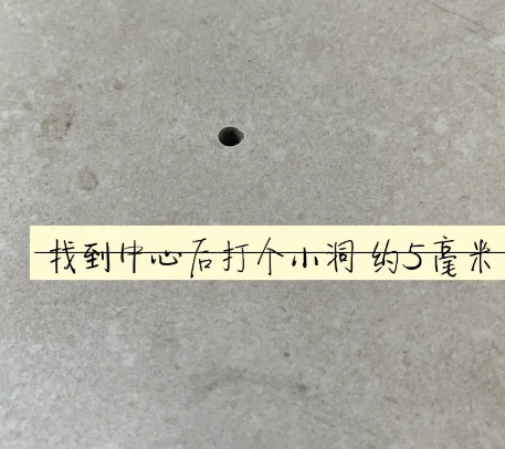 五峰瓷砖空鼓维修公司专业解答在瓷砖铺贴过程中，如果砂料搅拌不均匀，将会带来以下问题